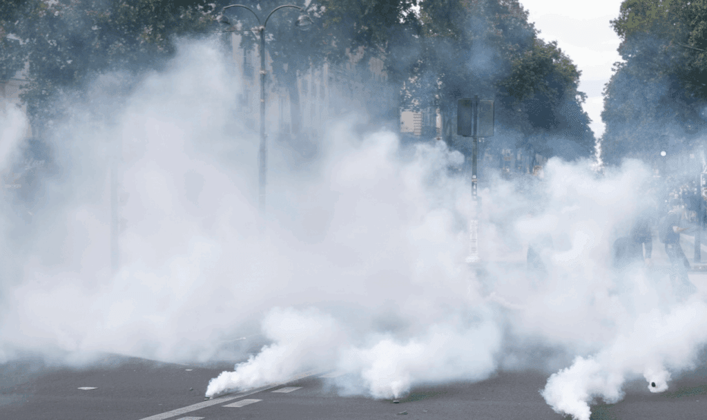manifestants place Guichard